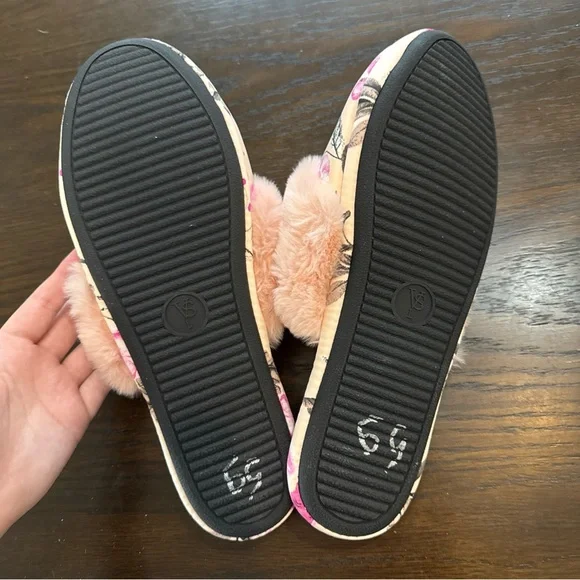 NWT Victoria’s Secret Slippers Floral Flowers Cozy Size Large (9-10) - Picture 4 of 5